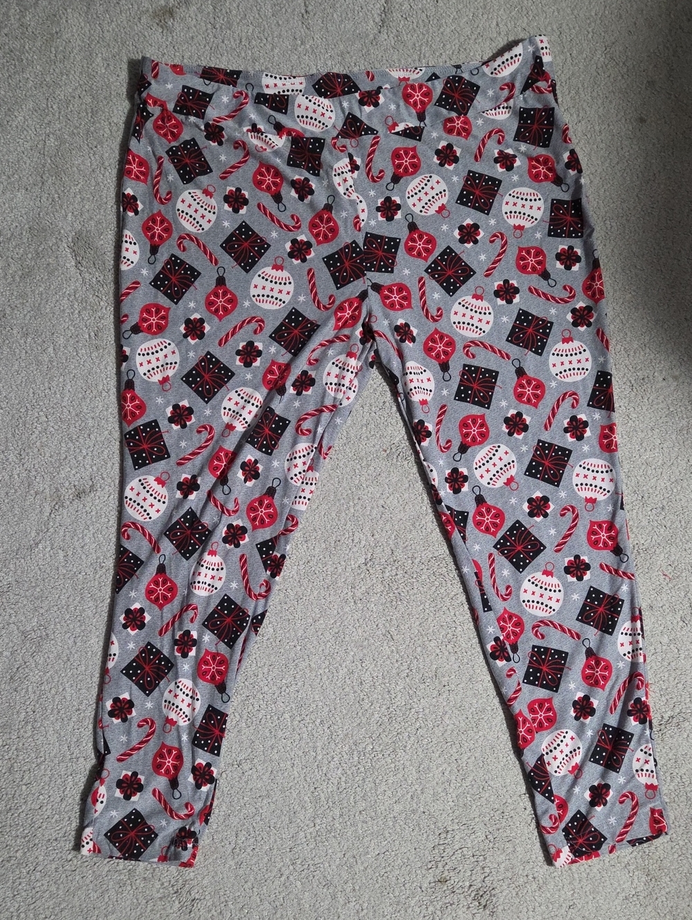 Terra & Sky Gray Leggings with Red and Black Holiday Print